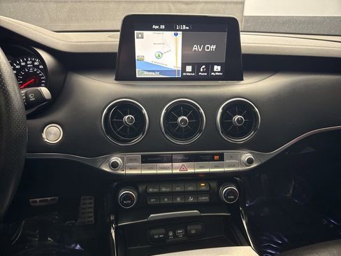 Used 2018 Kia Stinger GT2 AWD/4WD image 17
