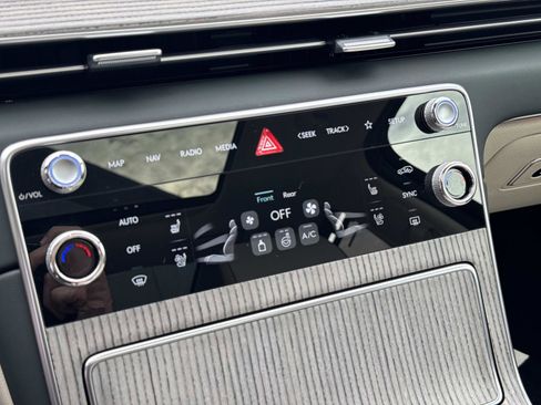 Used 2025 Genesis GV80 3.5T Prestige image 25