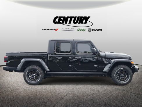 Used 2024 Jeep Gladiator Sport AWD/4WD image 2