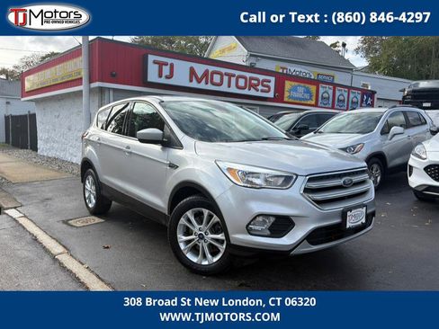 Used 2019 Ford Escape SE image 1