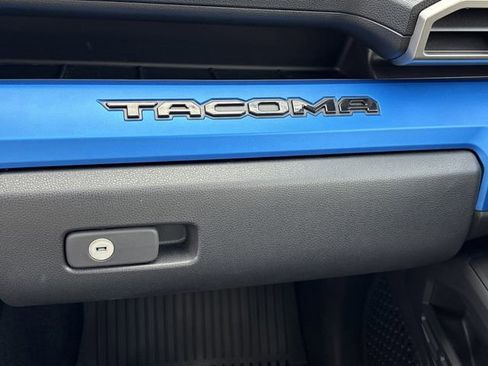 Used 2025 Toyota Tacoma TRD Off-Road AWD/4WD image 31