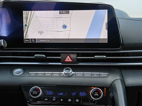 Used 2025 Hyundai Elantra Limited FWD image 18