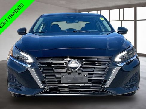 Used 2025 Nissan Altima 2.5 SV FWD image 2