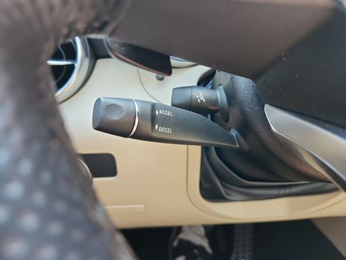 Used 2018 Mercedes-Benz SLC 300 image 28