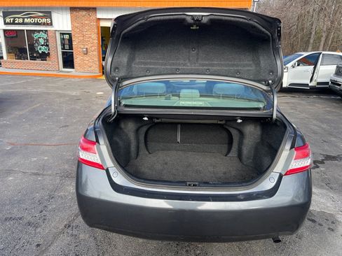 Used 2010 Toyota Camry image 5
