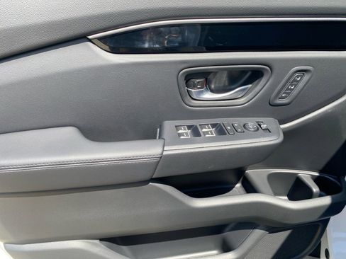 Certified 2025 Honda Pilot Touring image 36