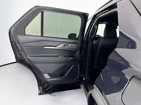 Used 2025 Ford Explorer ST-Line image 26