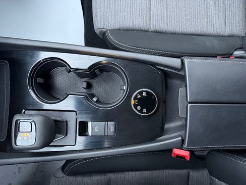 Used 2023 Nissan Rogue SV image 30