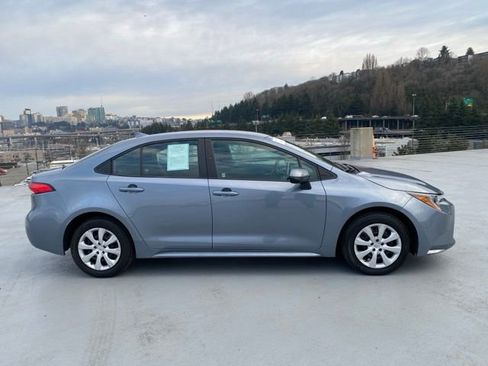 Certified 2021 Toyota Corolla LE image 3