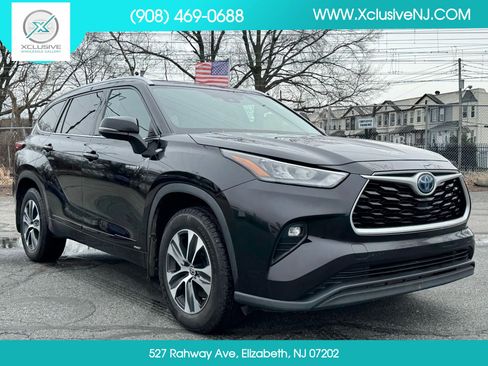 Used 2020 Toyota Highlander XLE AWD/4WD image 5