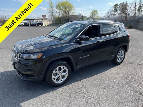 Used 2024 Jeep Compass Latitude image 5