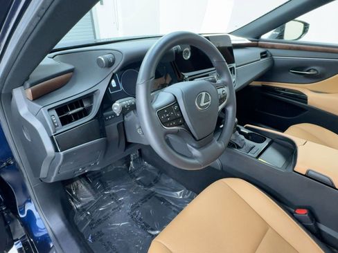 Certified 2025 Lexus ES 350 w/ Premium Package image 4