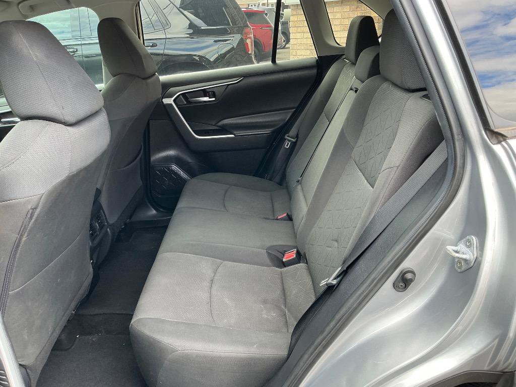 Used 2021 Toyota RAV4 XLE FWD image 13