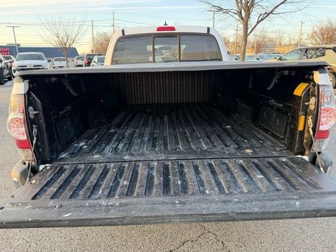 Used 2014 Toyota Tacoma Base image 17