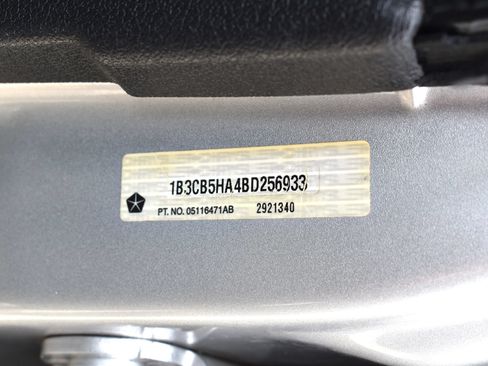 Used 2011 Dodge Caliber Heat FWD image 28