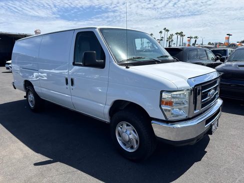 Used 2014 Ford E-250 and Econoline 250 Extended RWD image 2