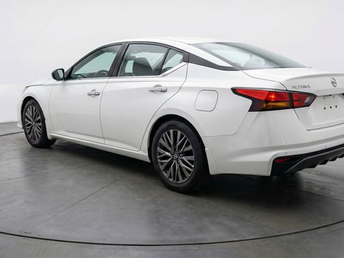 Used 2025 Nissan Altima 2.5 SV image 6