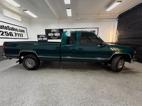 Used 1998 Chevrolet Silverado 2500 2WD Extended Cab w/ Preferred Equipment Group 2 image 2