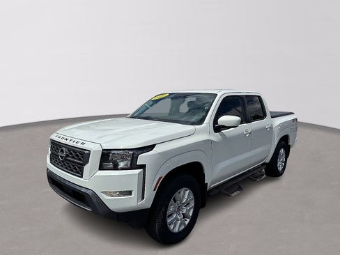 Used 2022 Nissan Frontier SV AWD/4WD image 2