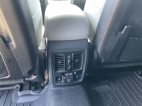 Used 2018 Jeep Grand Cherokee Limited image 23