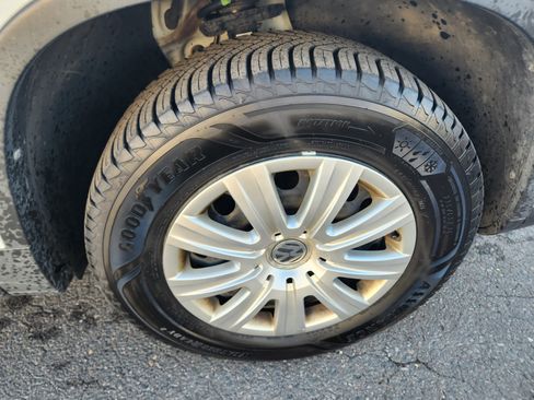 Used 2018 Volkswagen Tiguan Limited image 23