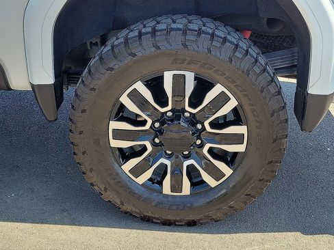 Used 2024 GMC Sierra 2500 Denali Ultimate AWD/4WD image 10