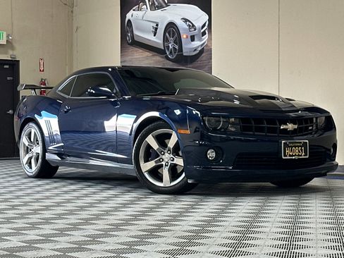 Used 2011 Chevrolet Camaro SS image 2