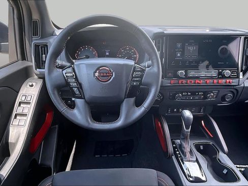 Used 2025 Nissan Frontier PRO-4X w/ Pro Convenience Package AWD/4WD image 6