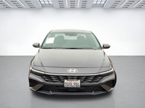 Certified 2025 Hyundai Elantra Limited image 2