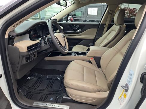 Certified 2024 Lincoln Corsair AWD image 25