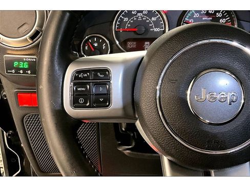 Used 2015 Jeep Wrangler Unlimited Rubicon image 17
