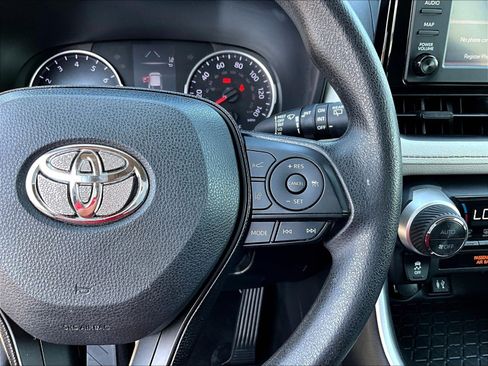 Used 2019 Toyota RAV4 XLE FWD image 12