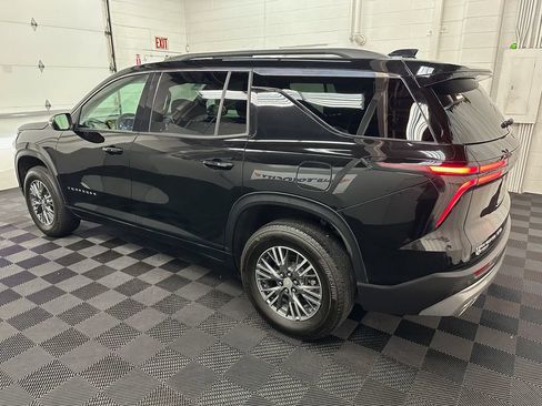 Used 2025 Chevrolet Traverse LT AWD/4WD image 6