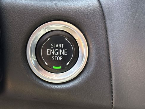 Used 2024 Chevrolet Suburban LT RWD image 15