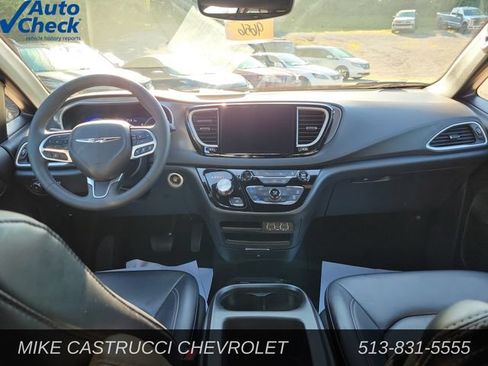 Used 2025 Chrysler Pacifica Select FWD image 10