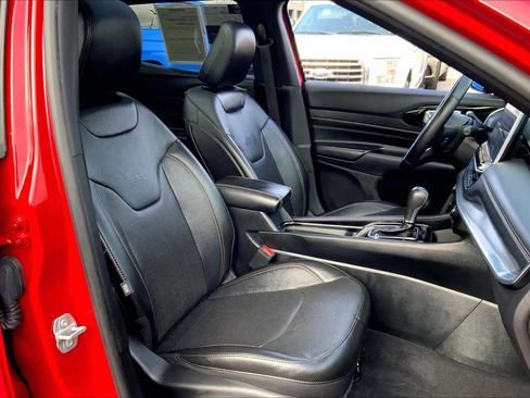 Used 2022 Jeep Compass Limited w/ (RED) Package image 8