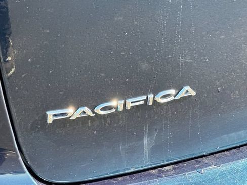 Used 2022 Chrysler Pacifica Touring-L FWD image 51