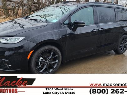 Used 2026 Chrysler Pacifica Limited w/ S Appearance Package