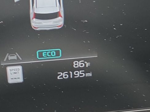 Used 2025 Kia Niro LX FWD image 6