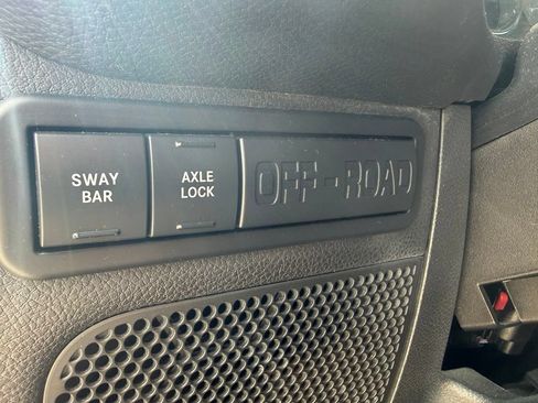 Used 2015 Jeep Wrangler Unlimited Rubicon w/ Connectivity Group AWD/4WD image 10