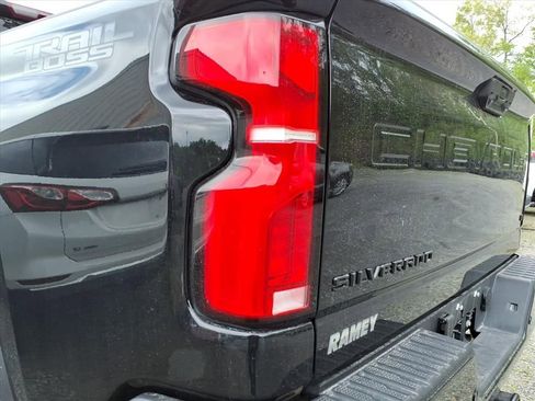 Used 2025 Chevrolet Silverado 2500 LT w/ Trail Boss Package AWD/4WD image 20