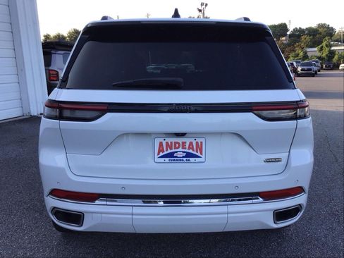 Used 2023 Jeep Grand Cherokee Overland RWD image 3