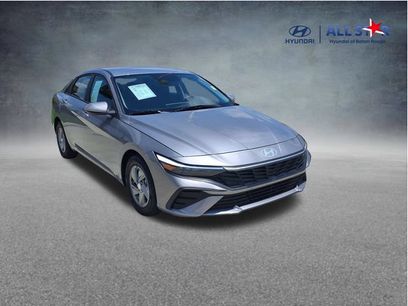 Used 2025 Hyundai Elantra SE