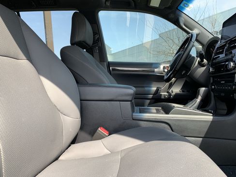 Used 2023 Lexus GX 460 Premium AWD/4WD image 35