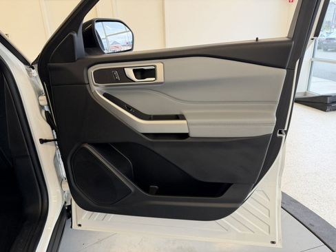 Used 2022 Ford Explorer XLT w/ Equipment Group 202A image 39