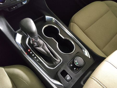Used 2022 Chevrolet Traverse LS FWD image 26