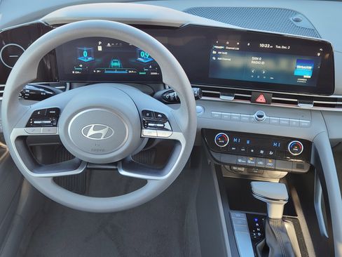 Used 2024 Hyundai Elantra SEL image 25