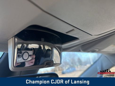 Used 2023 Chrysler Pacifica Touring-L image 30