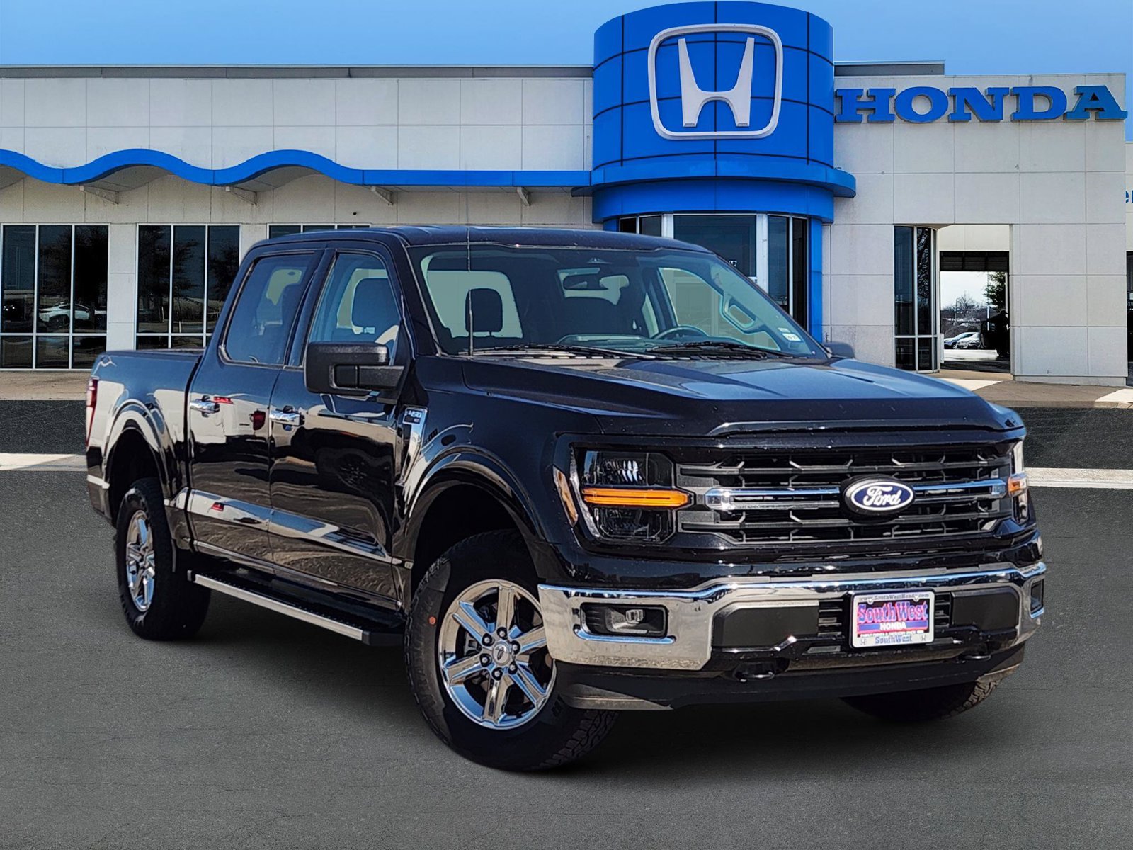 Used 2025 Ford F150 XLT w/ Equipment Group 301A Standard AWD/4WD 360° Tour