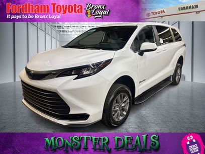 Used 2025 Toyota Sienna LE